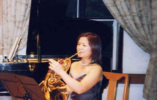 yoshiko-solo.jpg (18701 �o�C�g)